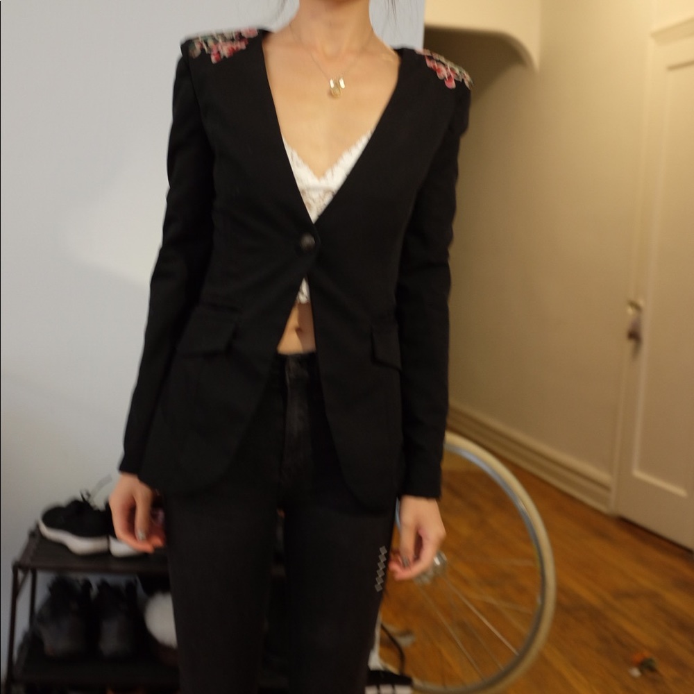 Suit - Picture 5 of 5